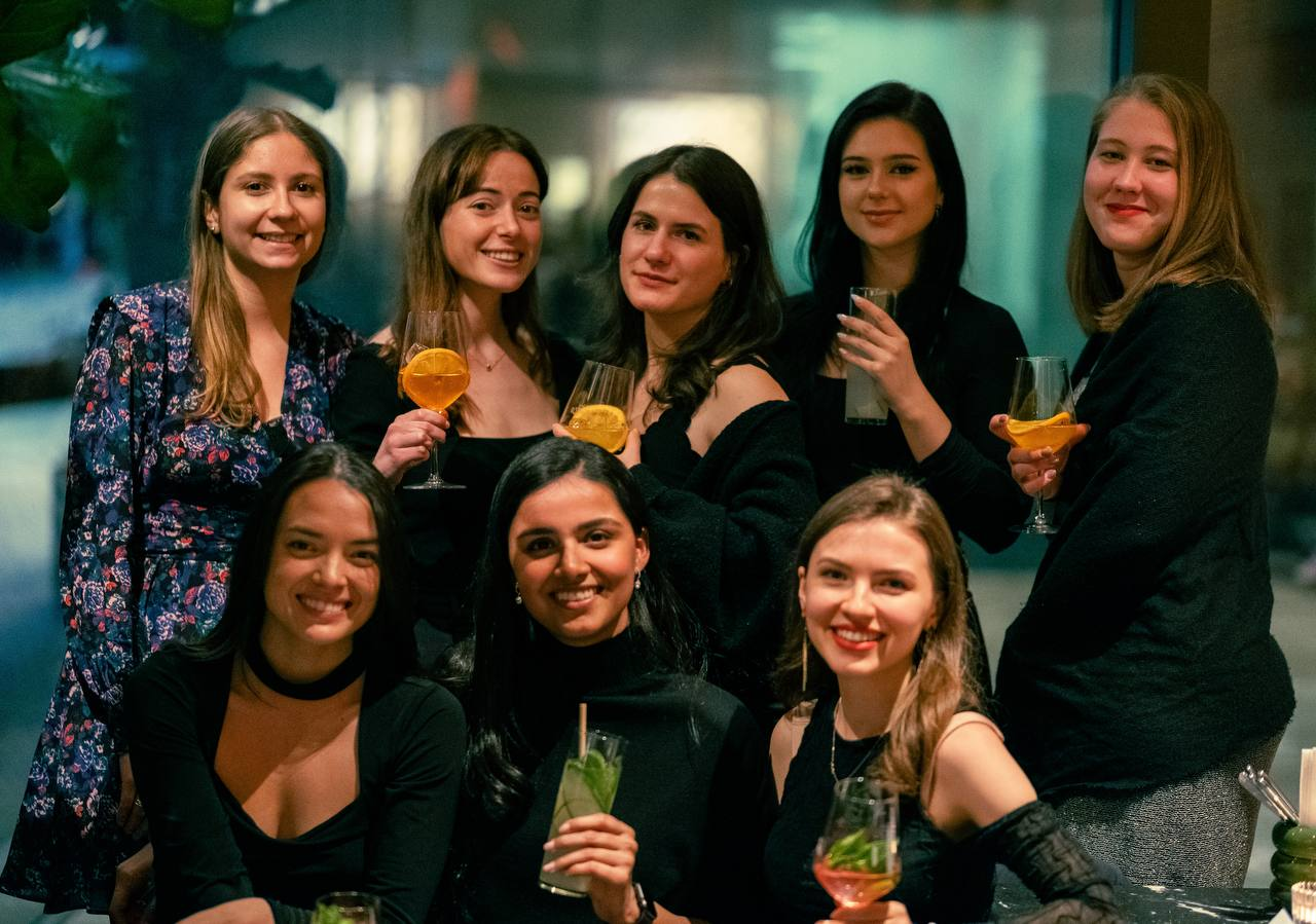Playhard girls together